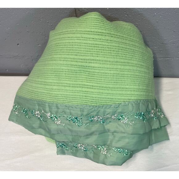 Vintage Waffle Weave Floral Embroidered Ribbon Blanket Light Green Twin - Picture 6 of 6